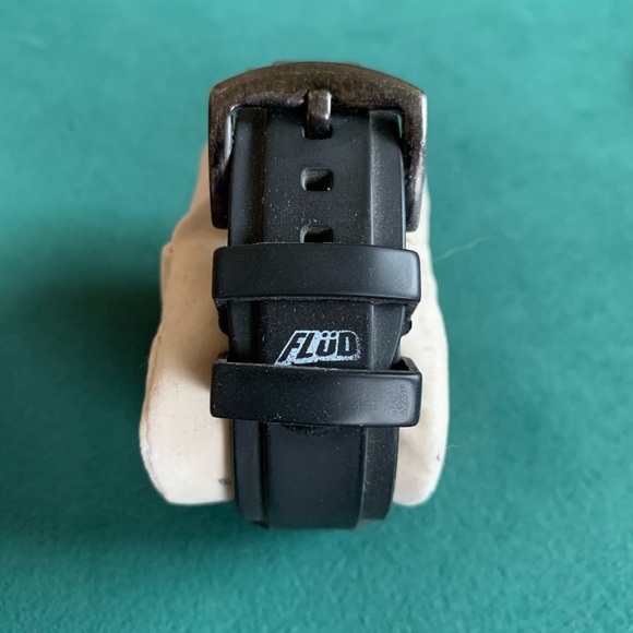 Mint condition FLUD men’s watch w. 4 sets of strap - Picture 7 of 8